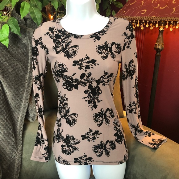 Rue21 Tops - Rue 21 Floral Long Sleeve Top